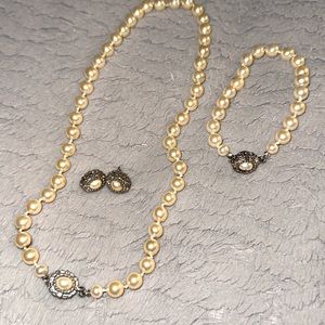 Rare vintage pearl necklace set
